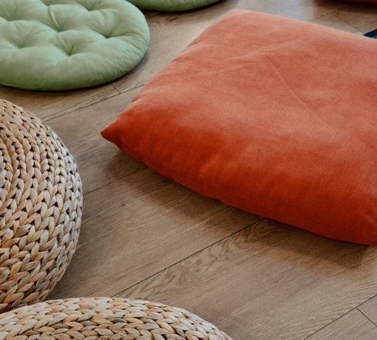woonkamer-zonder-bank-trend-kussens