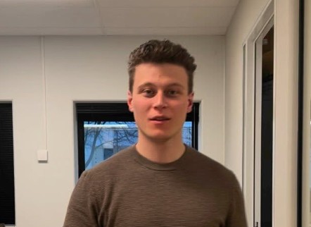 lars-van-der-wijst-op-kantoor